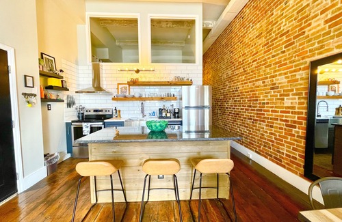 Wilmington Historic District Condominio | Elephant on Market Wilmington 2 King BR + Parking