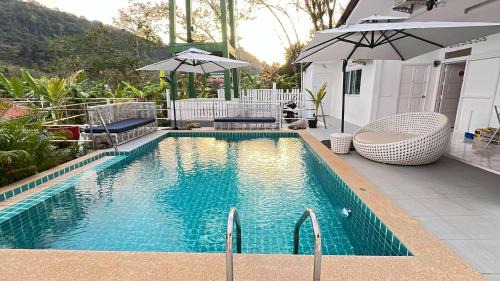 Ban Sakhu Hotel | Elephant Sports Bar and Accommodation