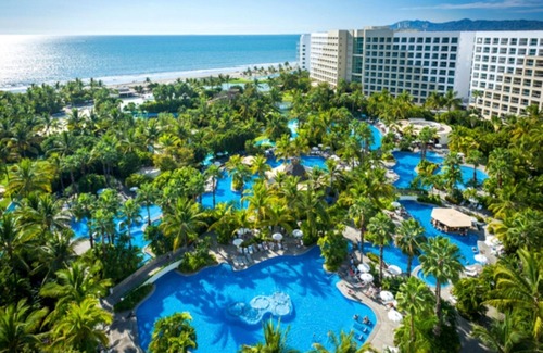 Nuevo Vallarta Complejo | Elevate Your Getaway Luxurious Grand Luxxe Loft with Plunge Pool and Jacuzzi Tub