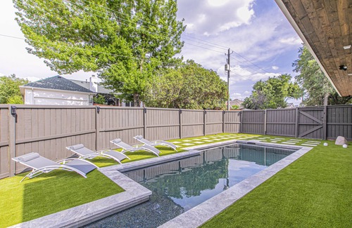 Lewisville Casa | Elevated Elegance Saltwater Pool Place-Heated Pool