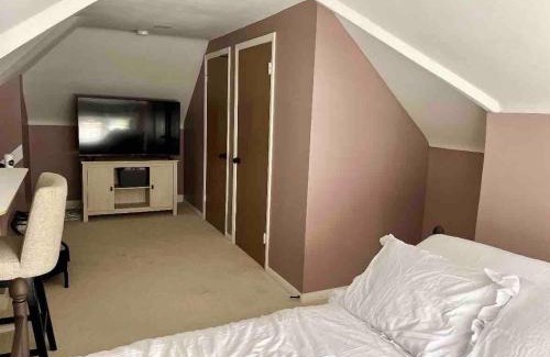 Cleveland Casa | Elevated Entertainment Sleep Suite