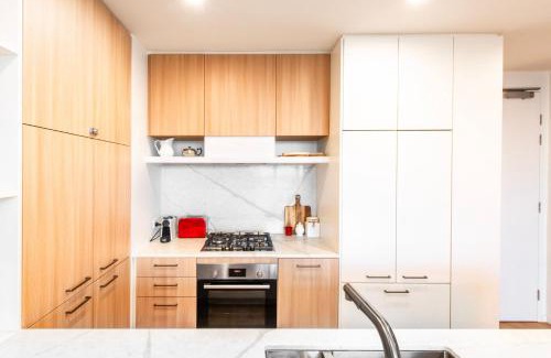 Heidelberg Heights Apartamento | Elevated Escape - 2BR w Gym & Rooftop Spa