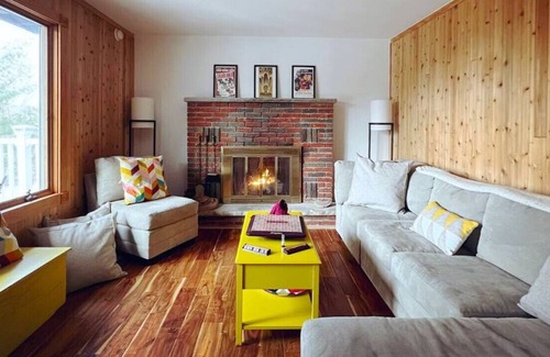 Tobyhanna Casa | Elevator - Hot Tub - Kid & Pet Friendly - 4BR 2BA