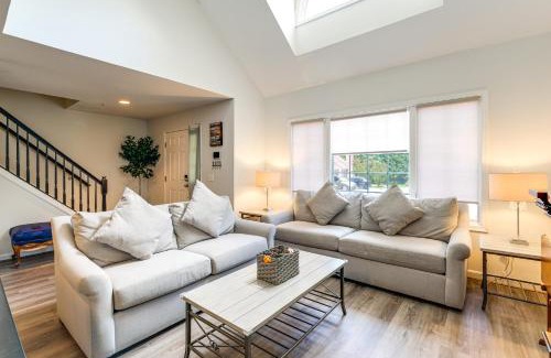 Fairland Apartamento | Elevator In-Unit 3-Story Condo Only 14 Mi to DC!