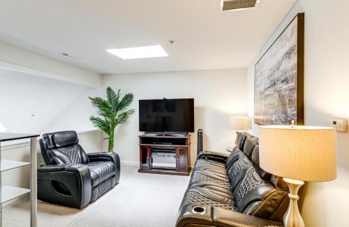 Fairland Apartamento | Elevator In-Unit 3-Story Condo Only 14 Mi to DC!