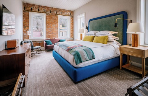 Revelstoke Hotel | Eleven Revelstoke Lodge