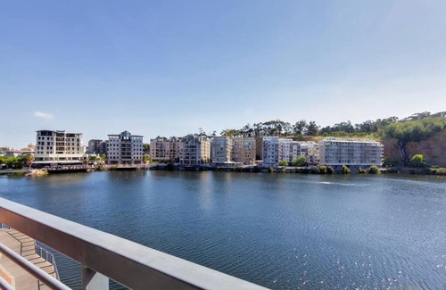 Eikenbosch Apartamento | Elgene's Getaway Waterfront Views + Terrace