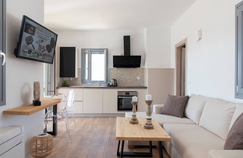 Paros Villa | Elitas Villa B, con 3 hab y piscina privada.