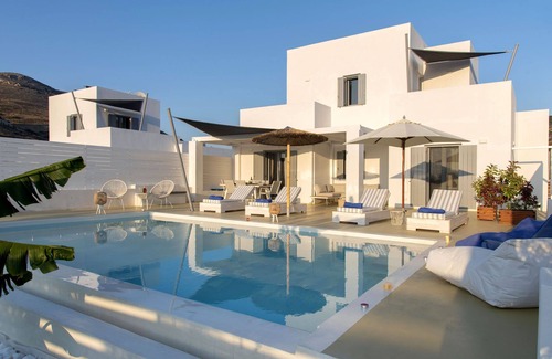 Paros Villa | Elitas Villa B, con 3 hab y piscina privada.