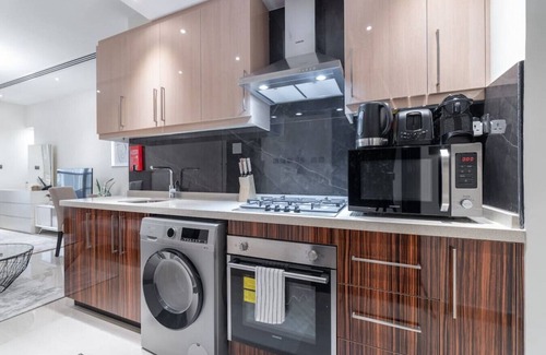 Downtown Dubai Apartamento | Elite Downtown Residence 2203 · Romantic hideaway w breathtaking Burj Khalifa view