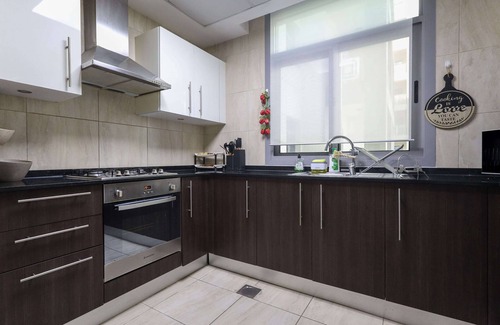 Discovery Gardens Apartamento | Elite LUX Holiday Homes - Serene 1BR Apartment Near Metro, Al Furjan, Dubai