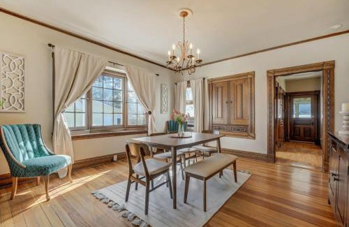 Central Colorado Springs Apartamento | Elite Quarters Prime Location Downtown Hot Tub BBQ