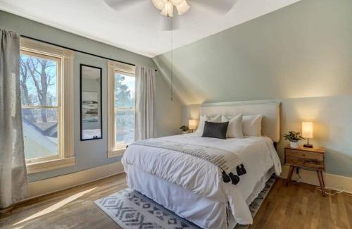 Central Colorado Springs Apartamento | Elite Quarters Prime Location Downtown Hot Tub BBQ