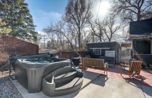 Central Colorado Springs Apartamento | Elite Quarters Prime Location Downtown Hot Tub BBQ