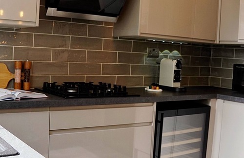 Weston on Trent Casa | Elite Unseen Suites! Home that offers a balance of comfort, style & convenience.