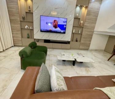 Ofin Apartamento | EliteunseenSuites - 5 Bedroom Beautiful Detached House - Private Parking