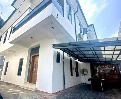 Ofin Apartamento | EliteunseenSuites - 5 Bedroom Beautiful Detached House - Private Parking