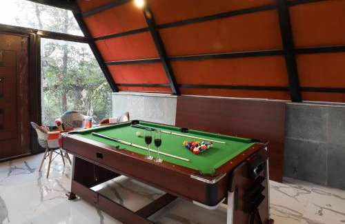 Faridabad Apartamento | ELIVAAS 3 BHK with Treehouse & Pvt Pool - Handa's Gateway