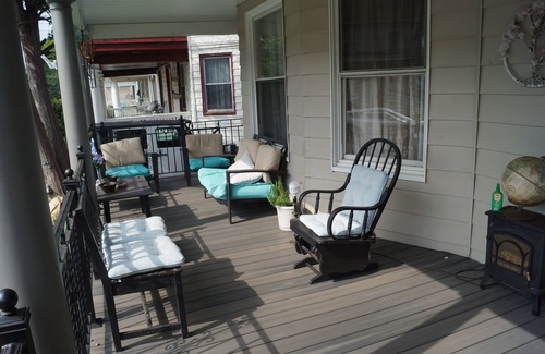 Elizabeth Casa | Elizabeth bedroom Newark Airport New York City Statue of Liberty MetLife stadium