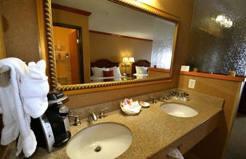 Newport Hotel | Elizabeth Oceanfront Suites, Ascend Hotel Collection