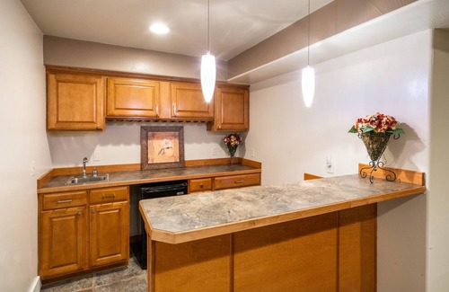 Four Corners Casa | Elk Grove - 5 Bedroom Home on the Way to Big Sky