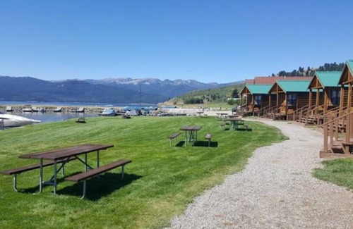 West Yellowstone Cabina | Elk Haven Camping (Cabin 16)