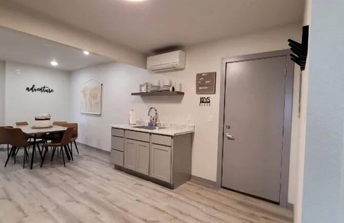 Custer Apartamento | Elk Loft in Downtown Custer, Sleeps 8, 2 full bath