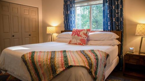 Coram Casa | Elk Street Retreat - Private Home near Glacier Park, Pet Friendly!