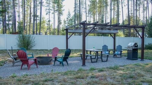 Coram Casa | Elk Street Retreat - Private Home near Glacier Park, Pet Friendly!