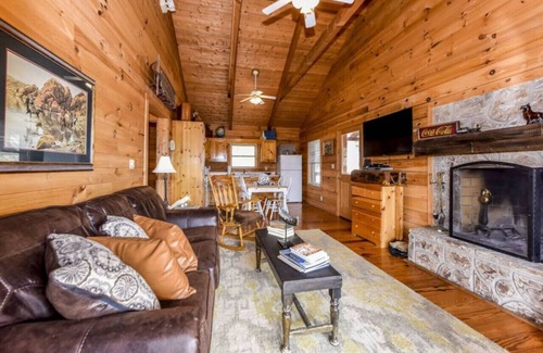 Townsend Cabina | “Elk Summit” Log Cabin* Awesome VIEWS!