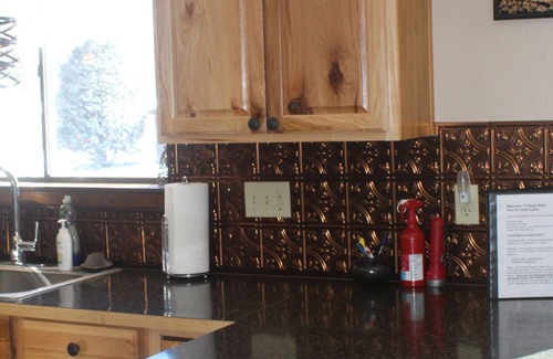 Eagle Nest Casa | Elk View Cabin - A lovely mountain retreat. Family-friendly and dog-friendly.