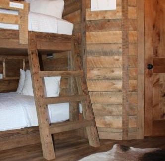 West Yellowstone Hotel | Elkhorn Cabins and Inn
