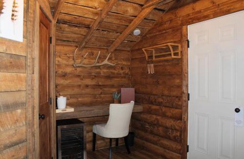 West Yellowstone Hotel | Elkhorn Cabins and Inn