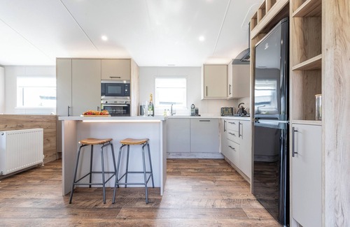 Woodhall Spa Cabina | Ella Lodge - Luxury lakeside lodge with hot tub