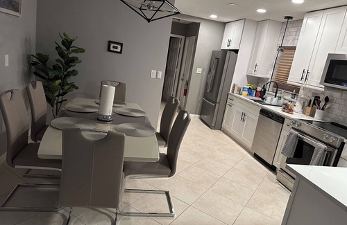 Coral Heights Casa | Elle’s Place. Nice, Quiet and Cozy.