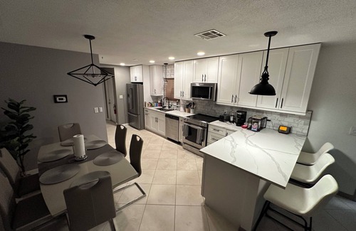Coral Heights Casa | Elle’s Place. Nice, Quiet and Cozy.