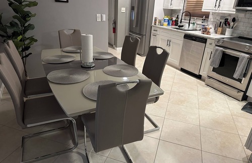 Coral Heights Casa | Elle’s Place. Nice, Quiet and Cozy.