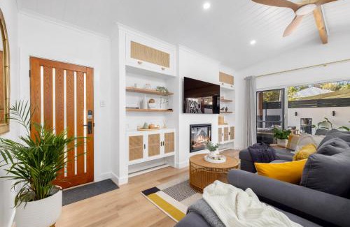Coffs Harbour Casa | Ellie's Grand Escape - Sleeps 10 Pool Spa Amazing!