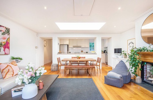 South Melbourne Apartamento | Elm Cottage with Luxury, Lifestyle & Location.