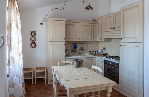 Panicale Apartamento | Elm Tree Apt In Farmhouse With Pool, Panicale, Italy