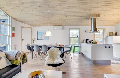 Hou Casa | "Elni" - 900m from the sea by Interhome