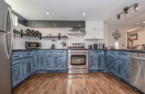 Elora Apartamento | Elora Gingerbread House Airbnb