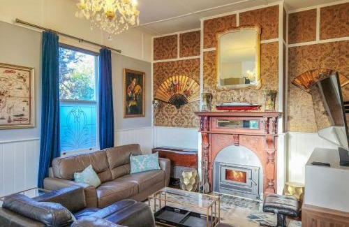 Hepburn Springs Casa | Elroma, a grand Federation house in Hepburn Springs
