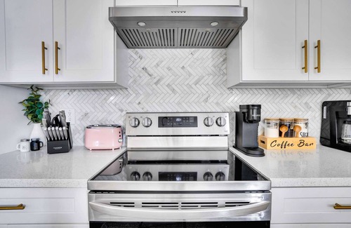 Southwest Anaheim Casa | Elsa's Enchanting Escape 8 minutes to Disney & Convention Center