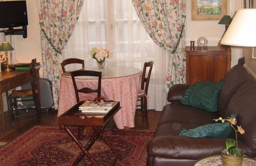 Madeleine Apartamento | Champs Elysees-Large, beautiful-appointed studio-apartment duerme 2 a 4