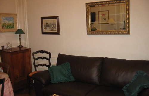 Madeleine Apartamento | Champs Elysees-Large, beautiful-appointed studio-apartment duerme 2 a 4