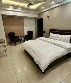 Blue Area Apartamento | Elysium Capital Retreat 2BHK Opposite Centaurus Mall