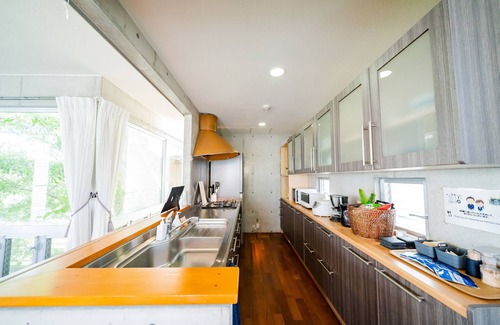 Kadena-cho Casa | EM tree house surrounding a healing tree