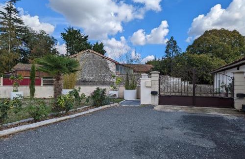 Montjean Apartamento | Ema Cottage