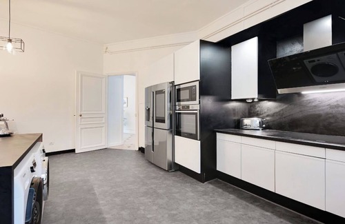 Quartier du Gros-Caillou Apartamento | Embark ON A Journey Filled With Luxury-stunning Setting OF 280m2 AV Bourdonnais